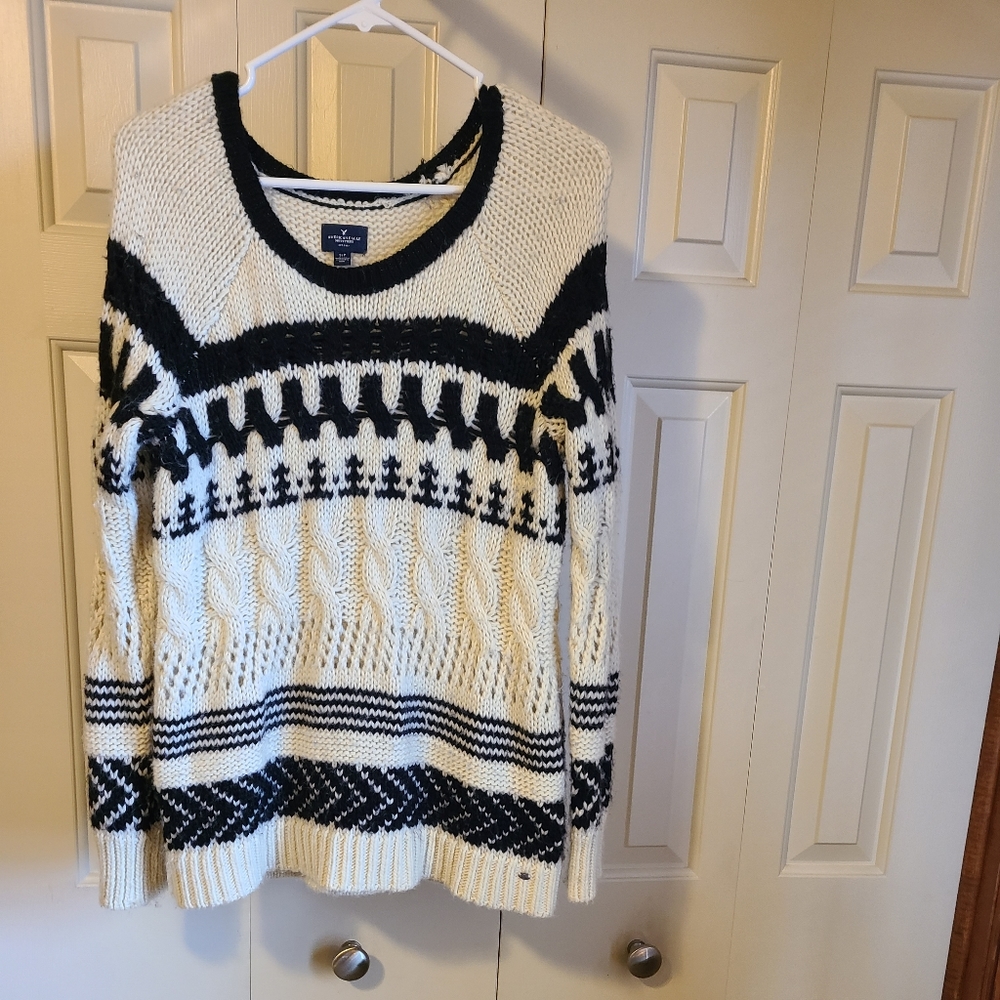 American Eagle Sweater Cream and Black Small